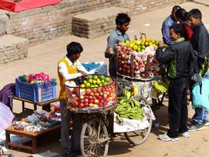 Scènes de la vie quotidienne dans les villages et sur les marchés.  Sourires, couleurs et parfums exotiques sont au rendez-vous !