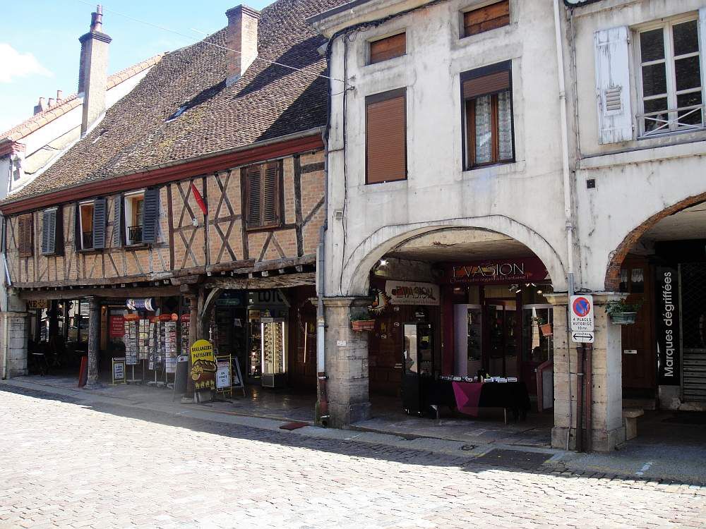 LOUHANS ancienne ville fortifiée de la Bresse Bourguignonne