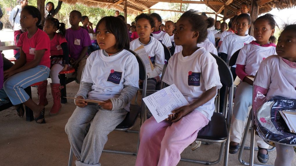 Journée récréative pour 70 élèves malentendants du SMM ADSF et de l'AKA.MA, grâce à l'association Fitia de Mialy Rajoelina. Photos: Harilala Randrianarison