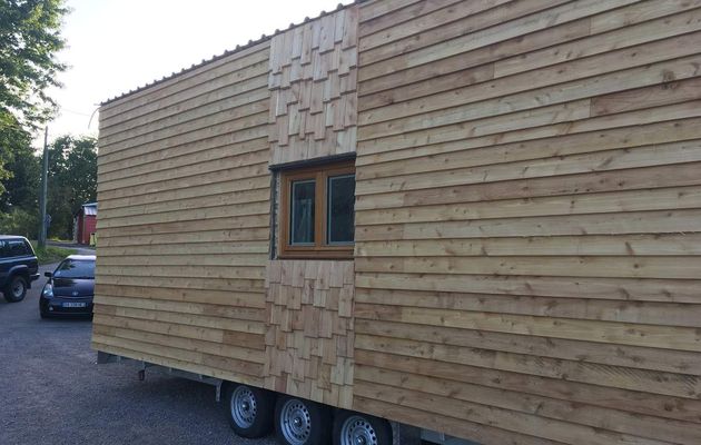 Tiny house : bardage extérieur bois et couverture bac alu