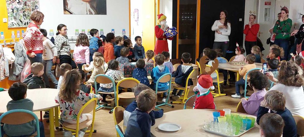 Le lutin du Père Noël en maternelle