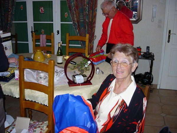 Photos du repas de famille, avec remise des cadeaux.