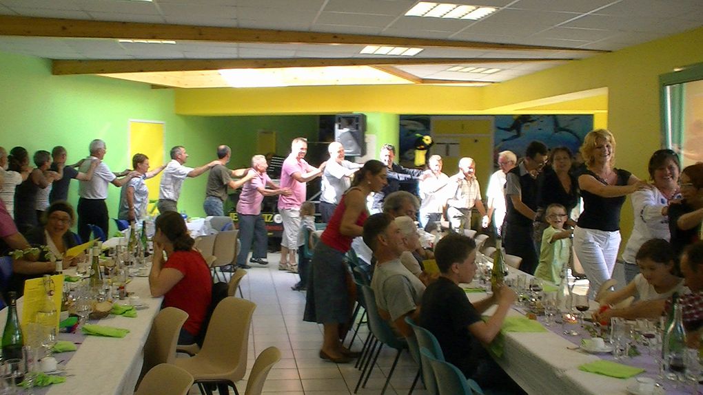 Repas des bénévoles du Comité des Fêtes de Bernay-en-champagne. Cantine scolaire le dimanche 12 septembre 2010.