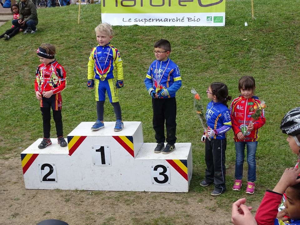 Album photos de l'école de cyclisme à Dourdan (91)