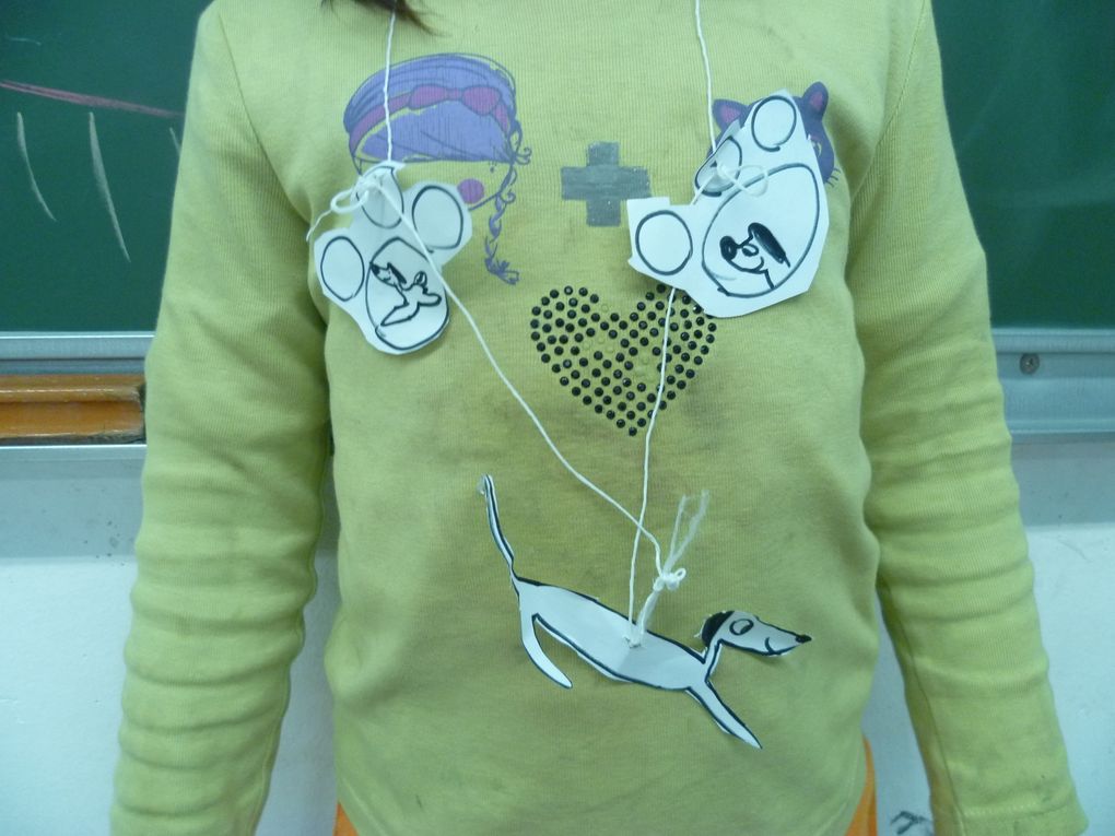 cycle 4: jeux et création sur les thèmes de l'art égyptien, d'astérix et obélix (antiquité): arbre généalogique avec des lettres égyptiennes, enveloppe oeil égyptien, couronne initiales, bracelet prénom, jeu pyramide, coloriages, guirlande coeurs, ...
