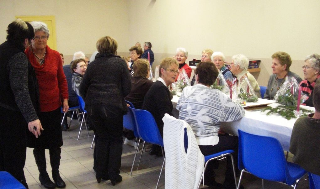 Après-midi récréatif organisé pour les seniors de Hestroff et environs par Hestroff Amitiés. Pour la 3e de l'Avent les écoliers furent invités au goûter.