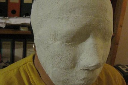 Fabrication de masques en papier collé