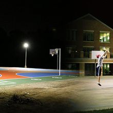 Cara Memberikan Penerangan Lapangan Basket Halaman Belakang Anda