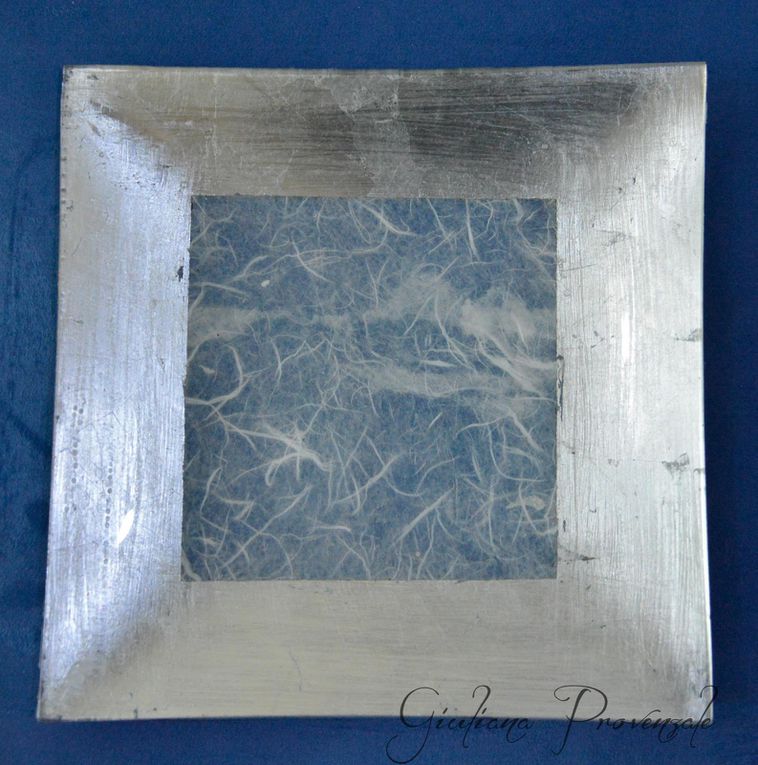 N25_2018_Piatto vetro quadrato 15 x 15 cm con bordo foglia argento e rifinito con carta di riso bianca