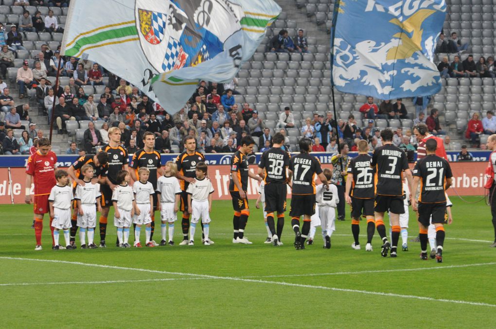 Unsere Jungs durften beim Montagabendspiel der 2. Liga zwischen 1860 und Kaiserslautern mit einlaufen - hier die besten Bilder...