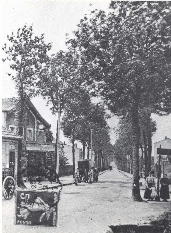 Collection de cartes postales anciennes de lieux, de personnes ou d'évènements romainvillois souvent oubliés.