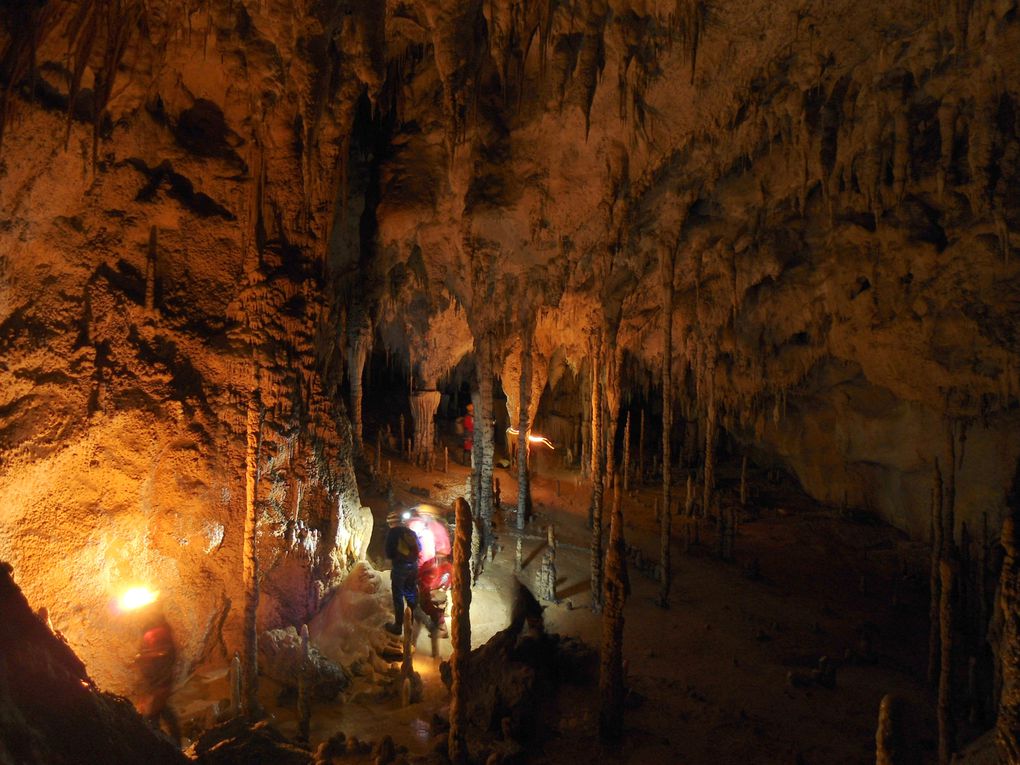 Preciosa aventura de 11 horas en la oscuridad. Impresionantes formaciones.