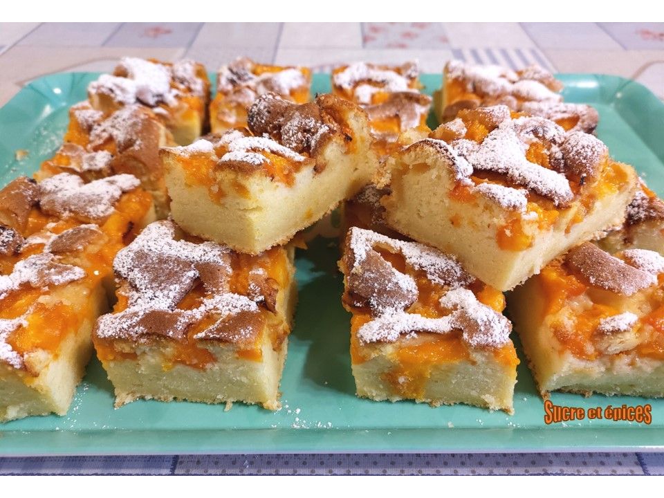 Gâteau au yaourt et aux abricots - Recette en vidéo