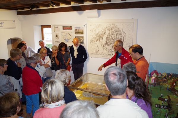 Près d'une quarantaine de personnes pour la visite de "Ville d'art et d'histoire" de la Ville du Havre. (Diaporama)