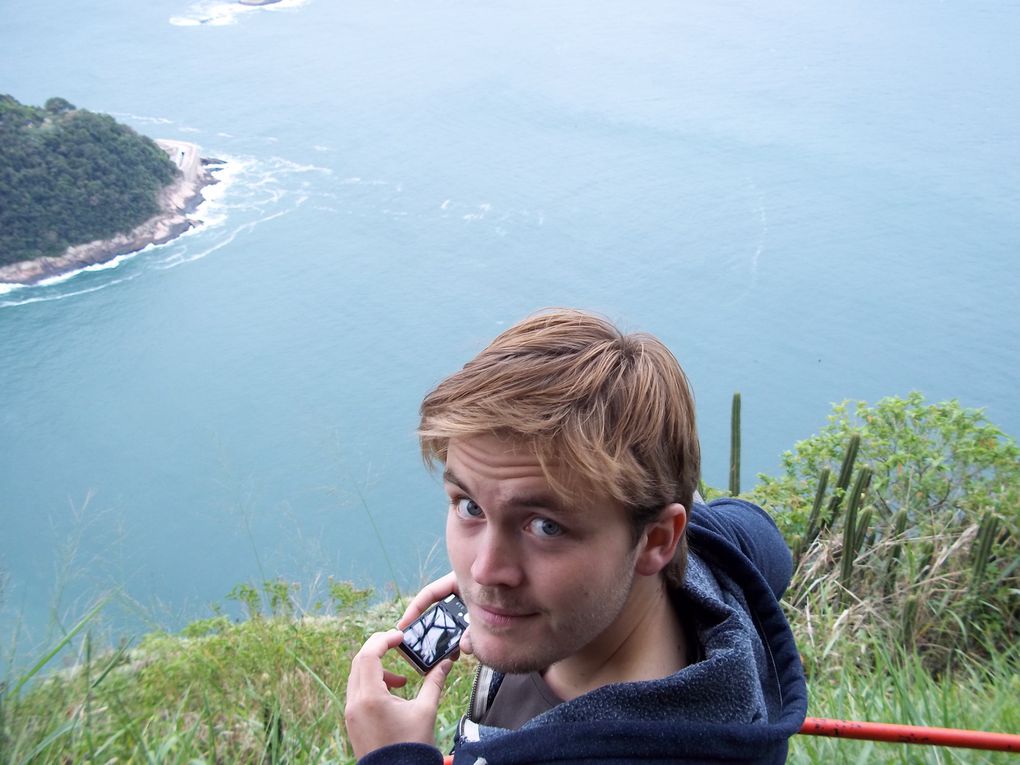 Mon premier weekend en dehors d'Itajubá : Rio de Janeiro qui malgré le mauvais temps reste toujours aussi belle.
Remerciement à Antoine qui devient un carioca de verdade