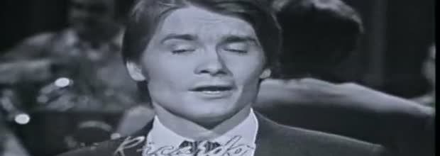 Ricardo (casanova), un chanteur romantique français de 1964 à 1984 avec des marraines de talent comme Edith piaf et Joséphine Baker