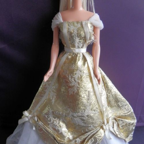 Barbie avec robe princesse blanche et or