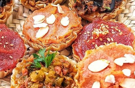 Assortiments mini tartelettes croustillantes aux saveurs marocaines 