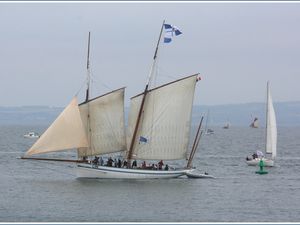 282 - Rencontres bateaux au fil de l'eau, 13ème, 2016 07 19  Photos © GeoMar, voiliers traditionnels, fêtes maritimes Douarnenez, DUNDES, LOTH LORIEN, LA GRANDE HERMINE, ETOILE et BELLE POULE, LA GRANVILLAISE, PENN DUICK III, AGNES, MARGUERITE, YOLES de NESS, STERENN de Lanester, LA GAZELLE DES SABLES, LILIAN, MARITE, KASKELOT, ZEPHIR, TELENN MOR, 