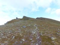 La randonnée du Mont Arun domine Andenes, Bleik et la plaine de la côte Est. 12 km sur les crêtes pour survoler tels les aigles de mer les environs de la pointe nord des vesteralen.