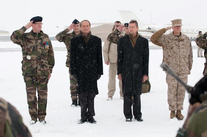 Les honneurs militaires et la cérémonie de levée des corps, en mémoire des adjudants-chefs ESTIN et WILLM du 93e Régiment d’artillerie de montagne, du sergent-chef SIMEONOV du 2e Régiment Etranger de génie et du caporal-chef BAUMELA du 93e R