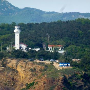 Sortie de la baie -phare - ponts entre les îles