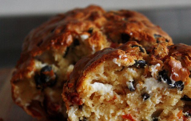 Apéritif dinatoire #66 - Cake aux tomates séchées, olives noires et feta