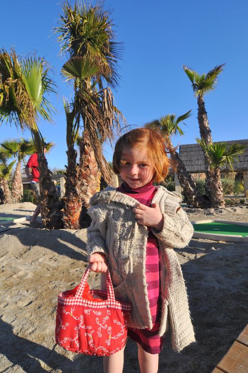 Voyage fabuleux et surnaturel dans la République du Kon Tiki... Village polynésien à 3km de St Tropez.
De notre hutte plantée sur la plage, à l'ombre des palmiers, nous avons vécu ces vacances de Pâques 2012 comme un rêve éveillé.