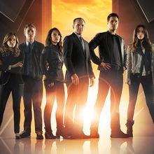 ABC reconduit "Agents of SHIELD" pour une saison 3, "Agent Carter" pour une saison 2 et abandonne le spin-off autour de Adrianne Palicki