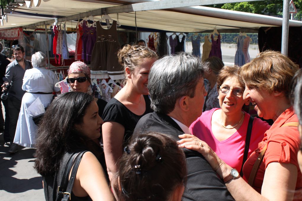 Visite de soutien aux candidates du FG pour les élections législatives, marché Glacière place Coluche, puis meeting improvisé au bas de la cité Daviel