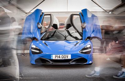 Blue McLaren 720S at Goodwood FOS / Une McLaren 720S au festival de Goodwood