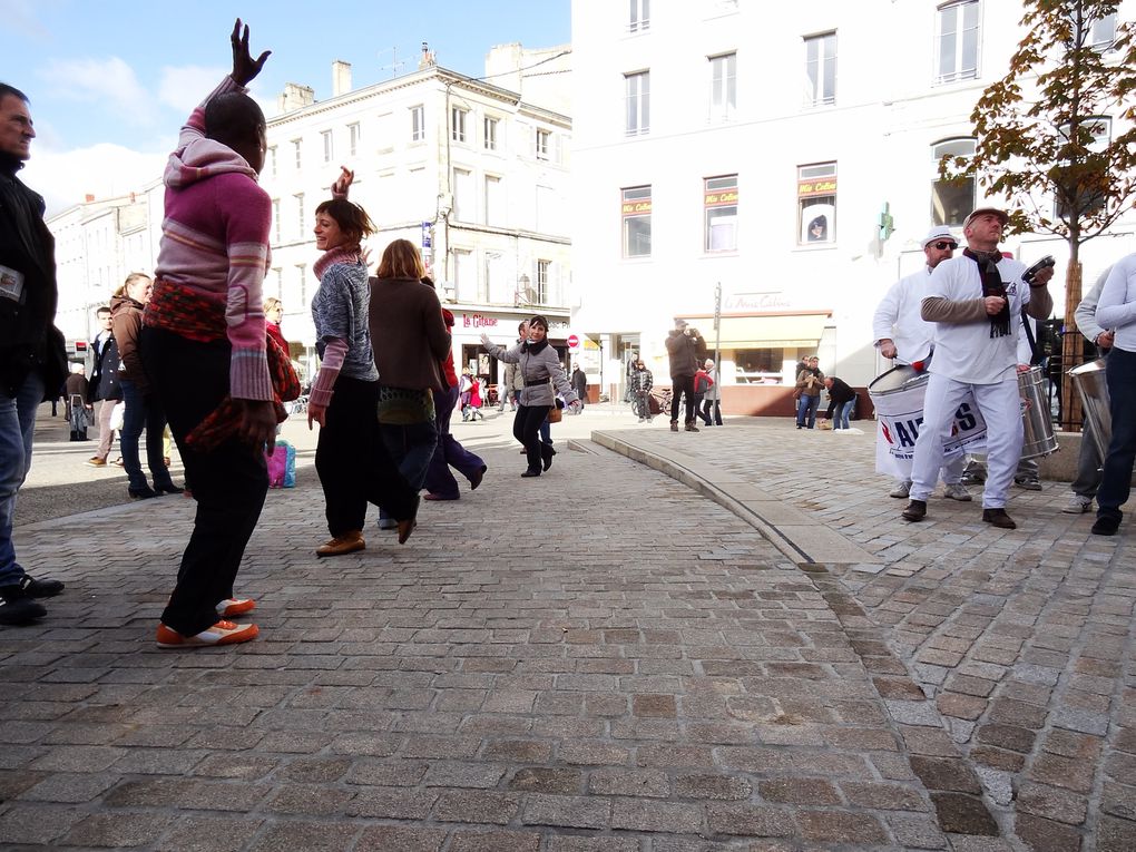 Photos sur le vif de Cathy Barbeau. Prim'A Corps avec BATUCA NIORT!