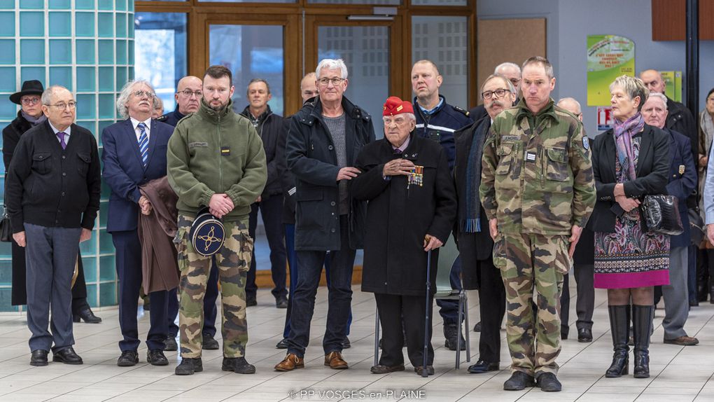 Remise de képi aux élèves-gendarmes de la 517e promotion de l'École de Gendarmerie de CHAUMONT