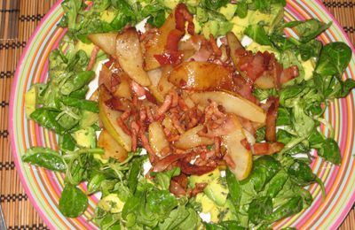Salade aux poires et jambon croustillant