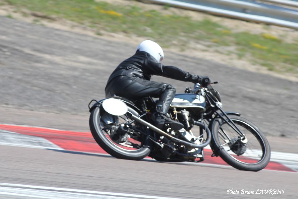 Photos-piste-coupes Moto-Legende-2012 série grand prix
Démonstrations moto et side car
Agostini, Read Herero et les autres