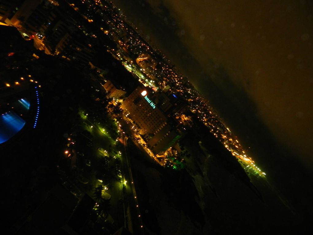 As melhores fotos de Salvador Bahia no Brasil (Brazil). Fotos inéditas, imagens espetaculares da noite em Salvador na praia da Bahia. Foto nova, fotos novas e inéditas da praia na noite de Salvador.