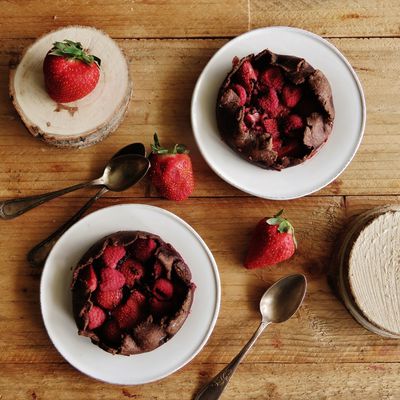 Tarte rustique fraise-framboise-cacao