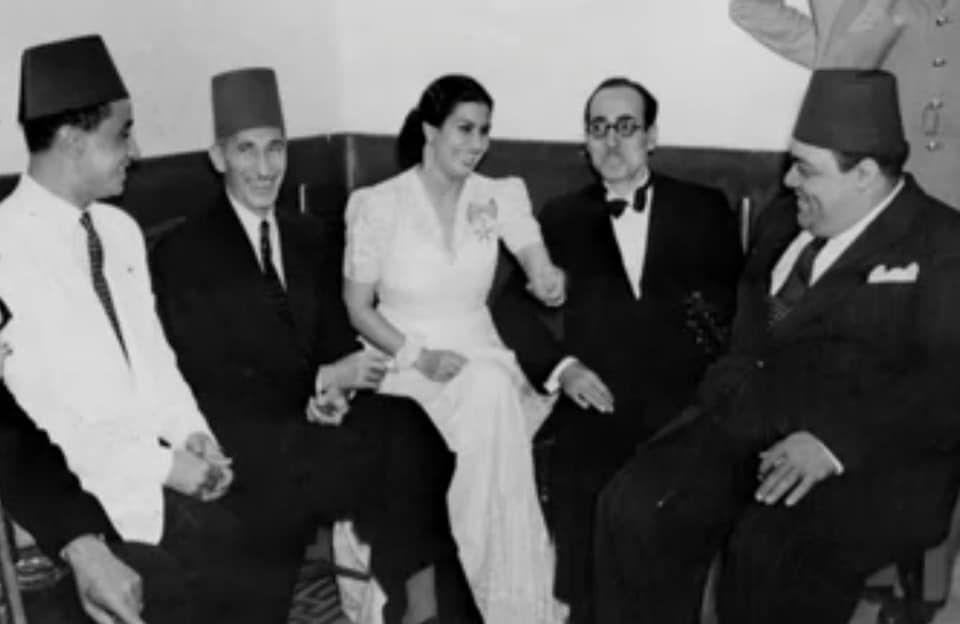 «Oum KALSOUM (1898-1975), l’Etoile d’Orient, la Voix des Arabes, une Diva égyptienne nationaliste» par Amadou Bal BA - http://baamadou.over-blog.fr/