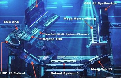 Le setup de Jean-Michel Jarre lors de la tournée Electronica