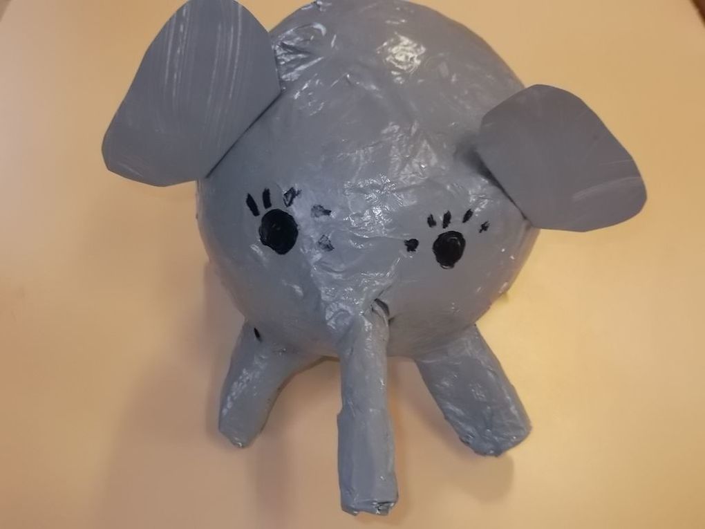 les PS- MS fabriquent des éléphants en papier mâché