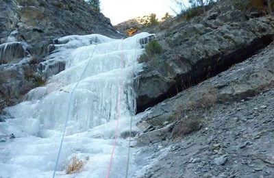 Cascade cachée dans le vallon de demandols