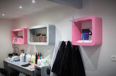 MEUBLES CARTON POUR SALON DE COIFFURE