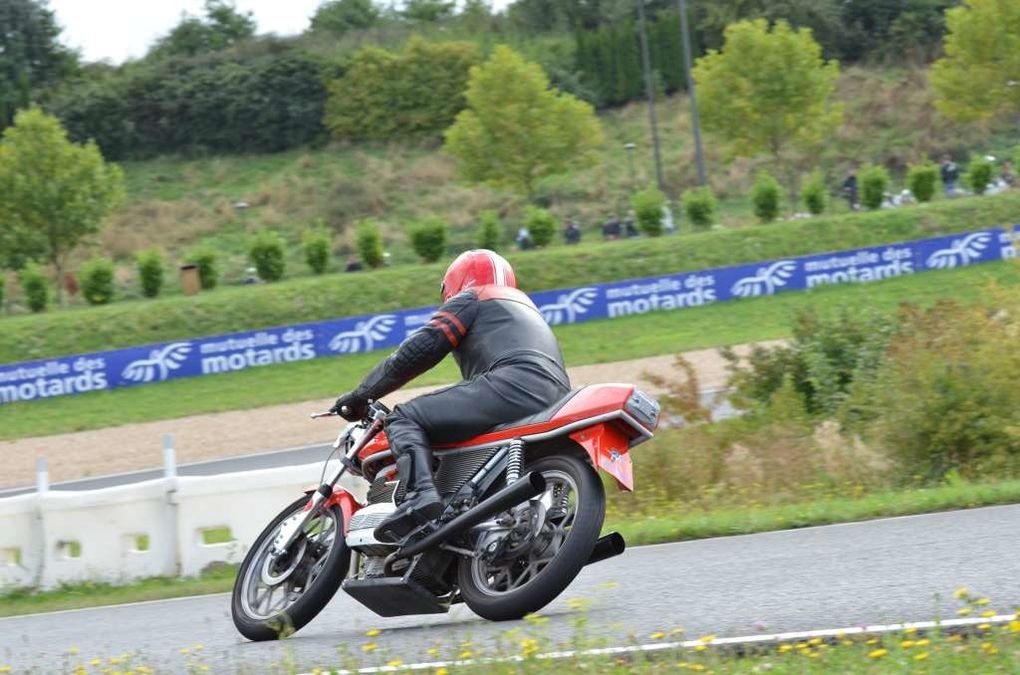 TROPHEES Gerard Jumeaux2013 
Photos piste
Démonstration motos et sides anciens Circuit Carole