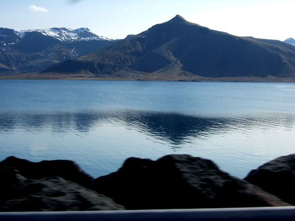 Paysages d' Islande: volcans, cascades, champs de lave et geysers