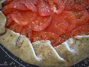 Tarte rustique tomates feta et sa pâte au tahin