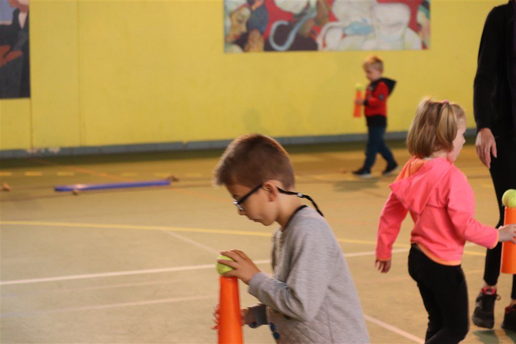 Rencontre sportive en maternelle