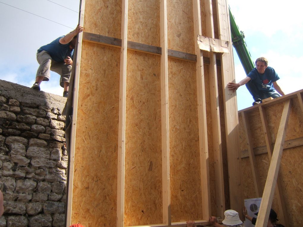 Le roman-photo des travaux de la salle multi-activités depuis juillet 2009.