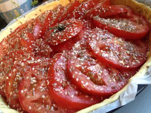 Tarte tomate, sésame, lin et herbes de Provence