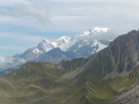 Un zoom vers le Mont Blanc. Le groupe au sommet.
