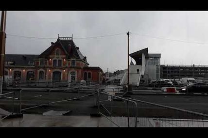 Le parvis de la gare SNCF